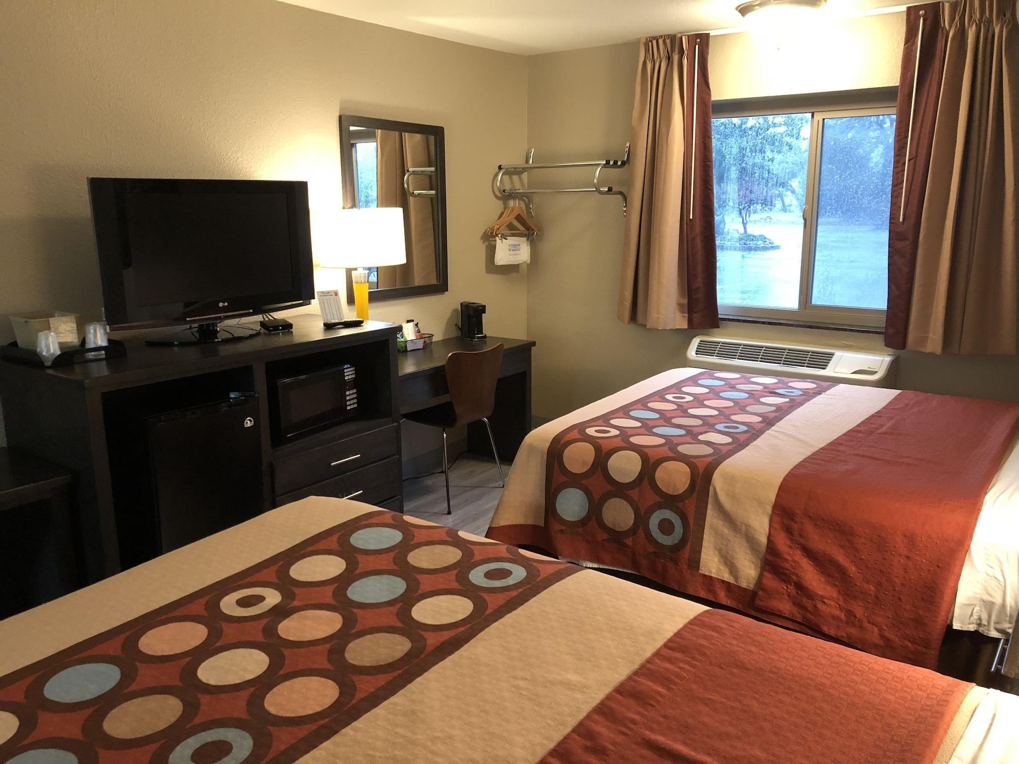 Super 8 By Wyndham Hotel