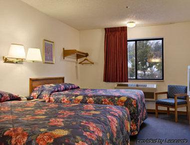 Super 8 By Wyndham Hotel