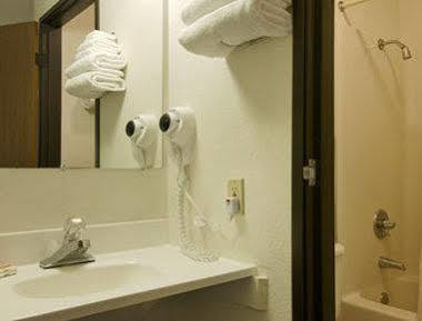 Super 8 By Wyndham Hotel 2*